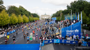 corredores en el viaje maratón de Berlín 2026 